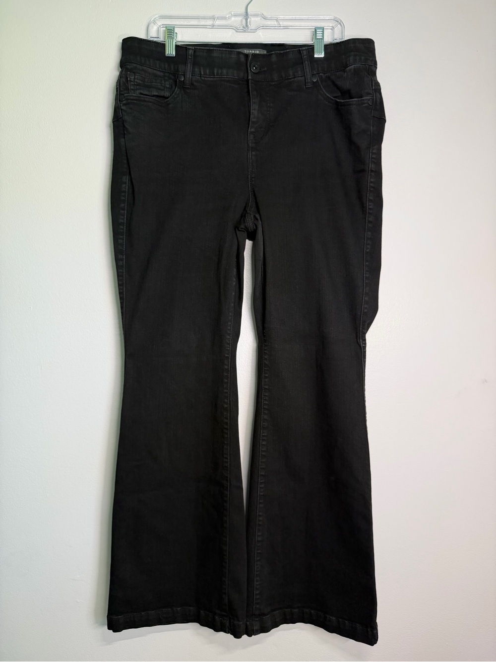 Torrid Bombshell Flare Jeans 18R Black Premium Stretch High Rise - Picture 2 of 8